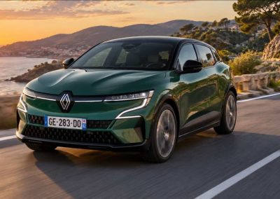 Renault electrique sur la route cotiere 1 fix