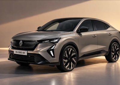 SUV coupe Renault E‑Tech en studio chaud fix